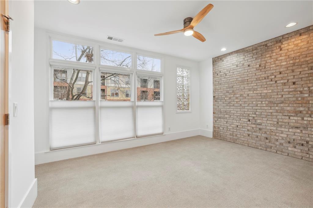 1303 Peachtree View NE