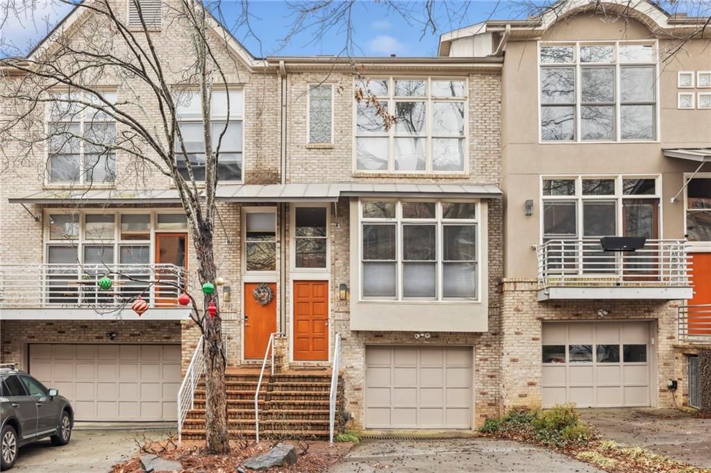 1303 Peachtree View NE