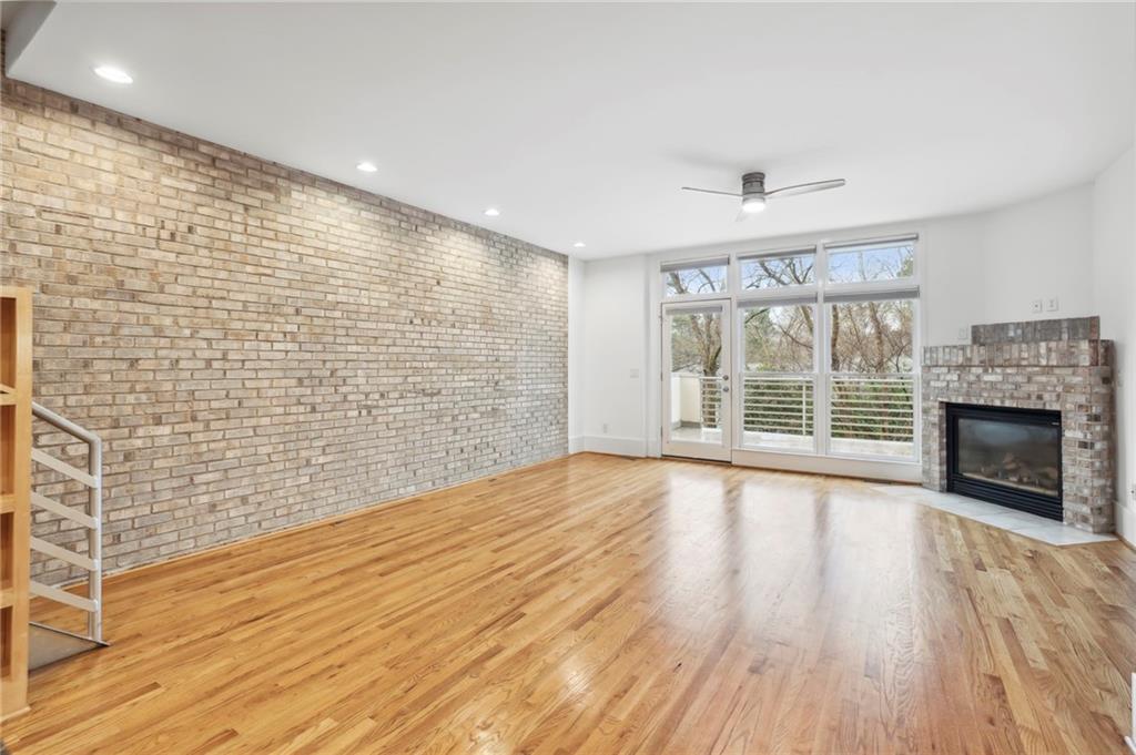 1303 Peachtree View NE