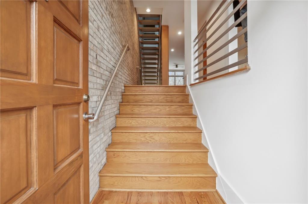 1303 Peachtree View NE