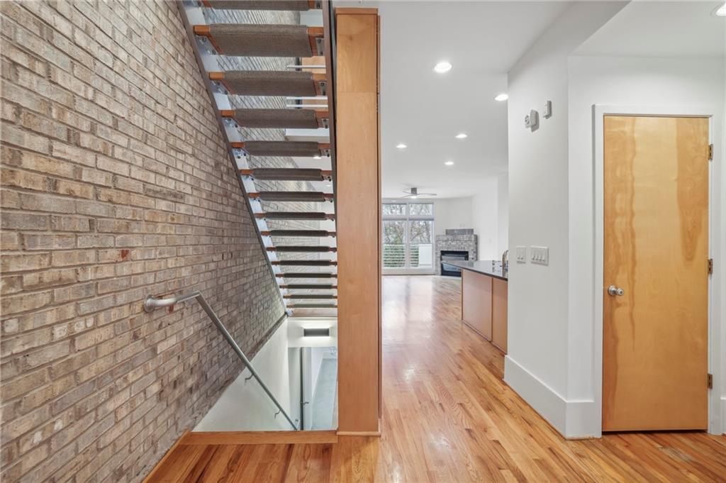 1303 Peachtree View NE