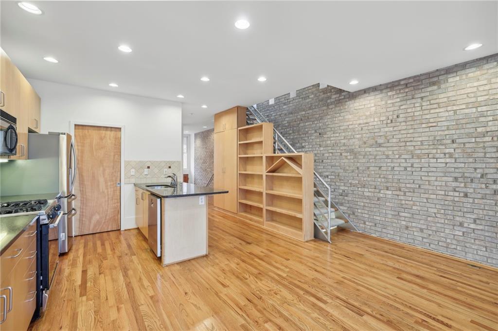 1303 Peachtree View NE