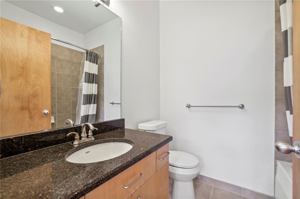 1303 Peachtree View NE