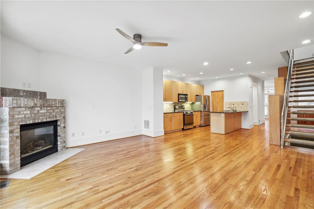 1303 Peachtree View NE