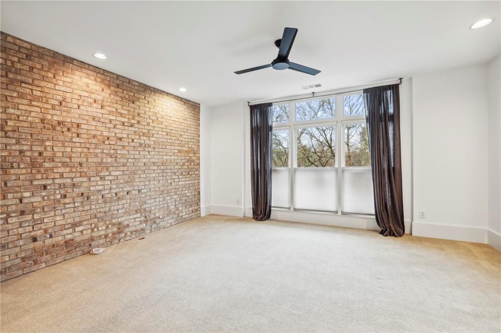1303 Peachtree View NE