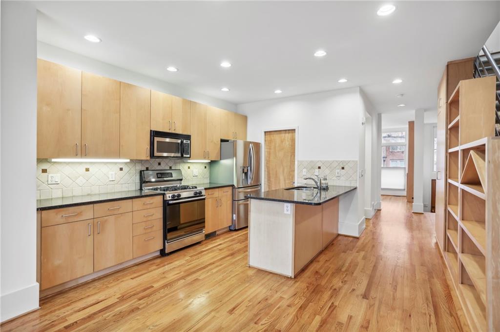 1303 Peachtree View NE