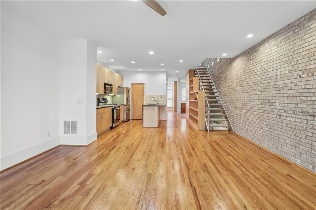 1303 Peachtree View NE
