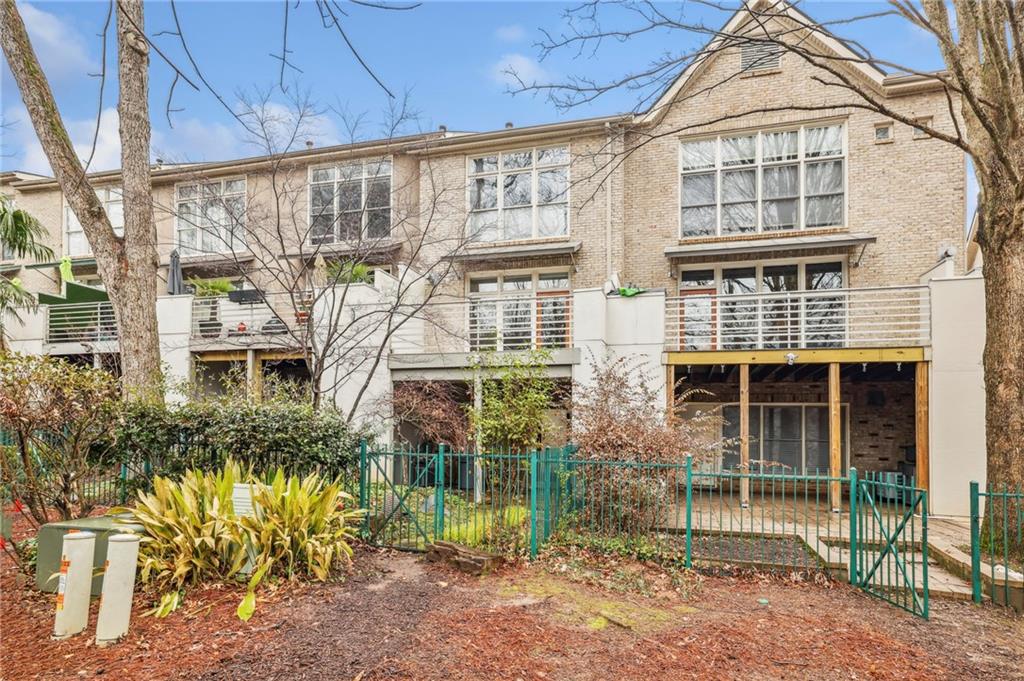 1303 Peachtree View NE