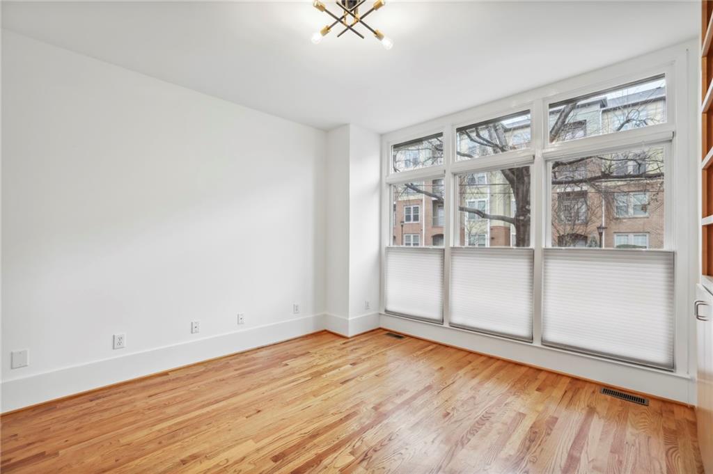 1303 Peachtree View NE