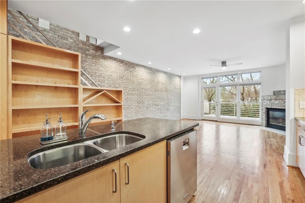 1303 Peachtree View NE