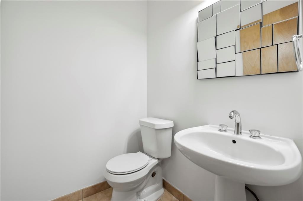 1303 Peachtree View NE