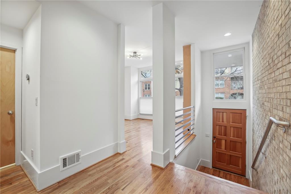 1303 Peachtree View NE