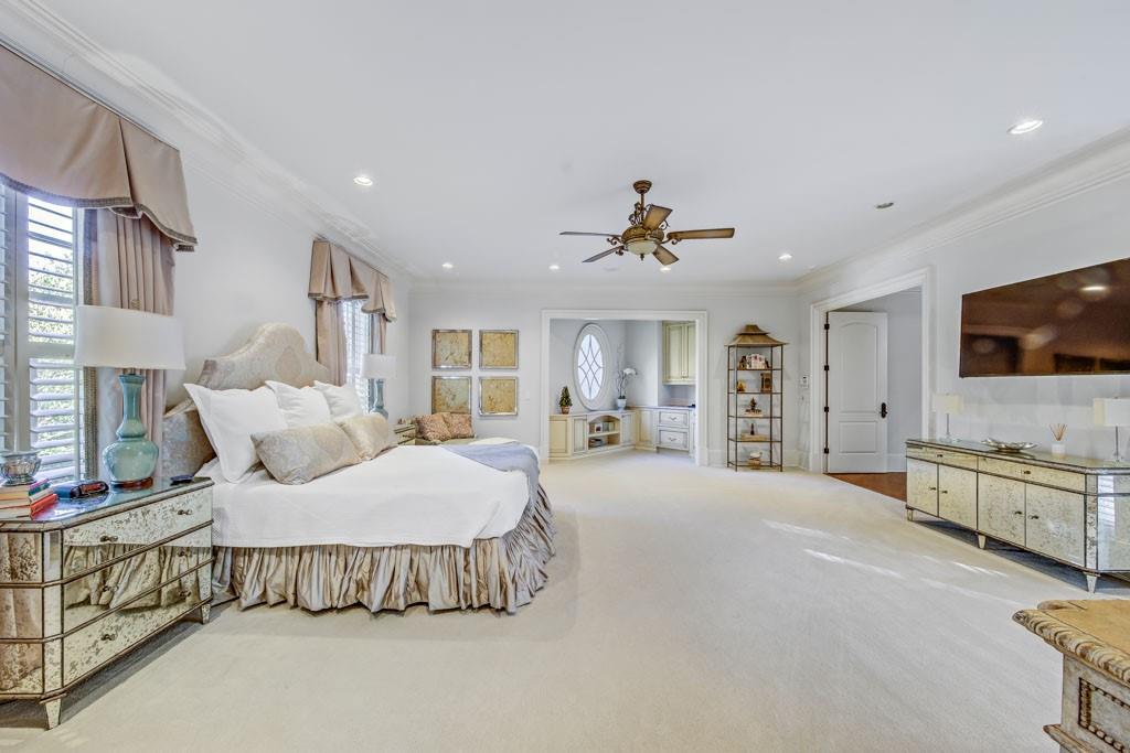 3594 Tuxedo Court NW