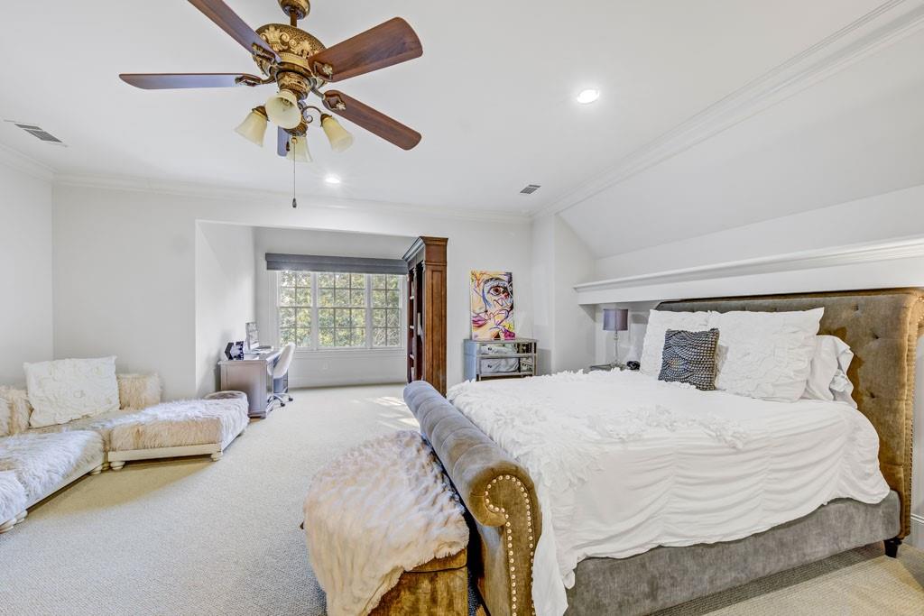 3594 Tuxedo Court NW