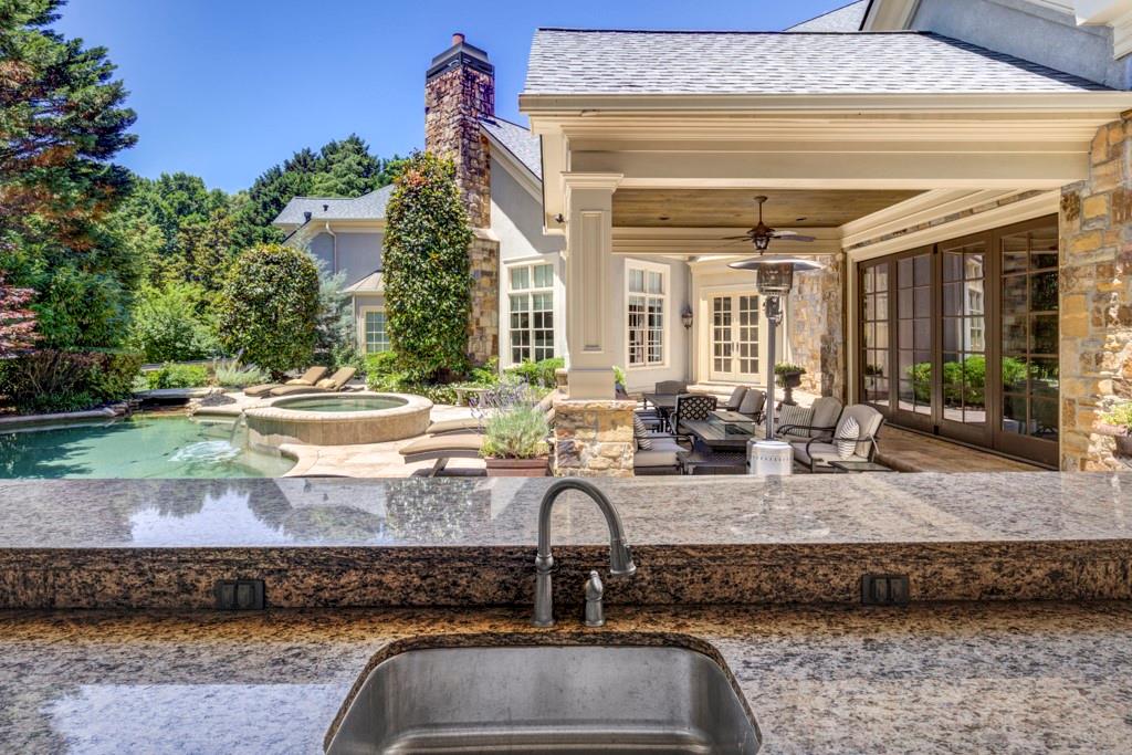 3594 Tuxedo Court NW