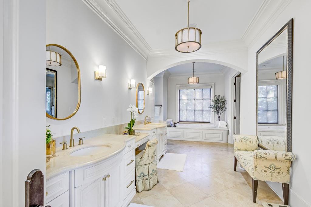 3594 Tuxedo Court NW