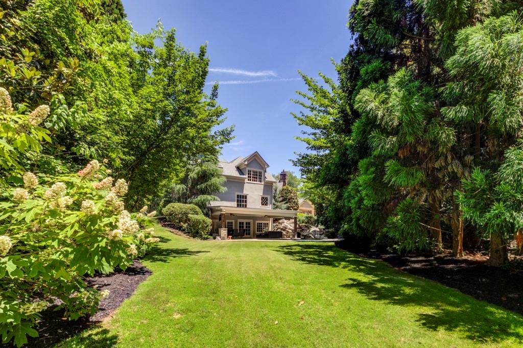 3594 Tuxedo Court NW