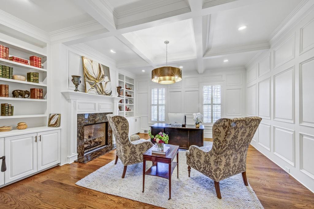 3594 Tuxedo Court NW