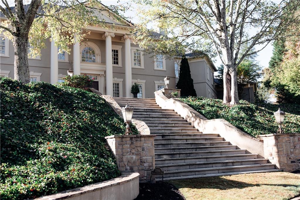 3594 Tuxedo Court NW