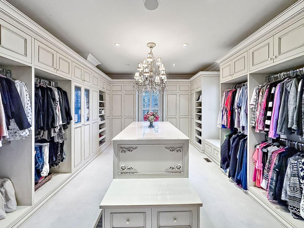 3594 Tuxedo Court NW