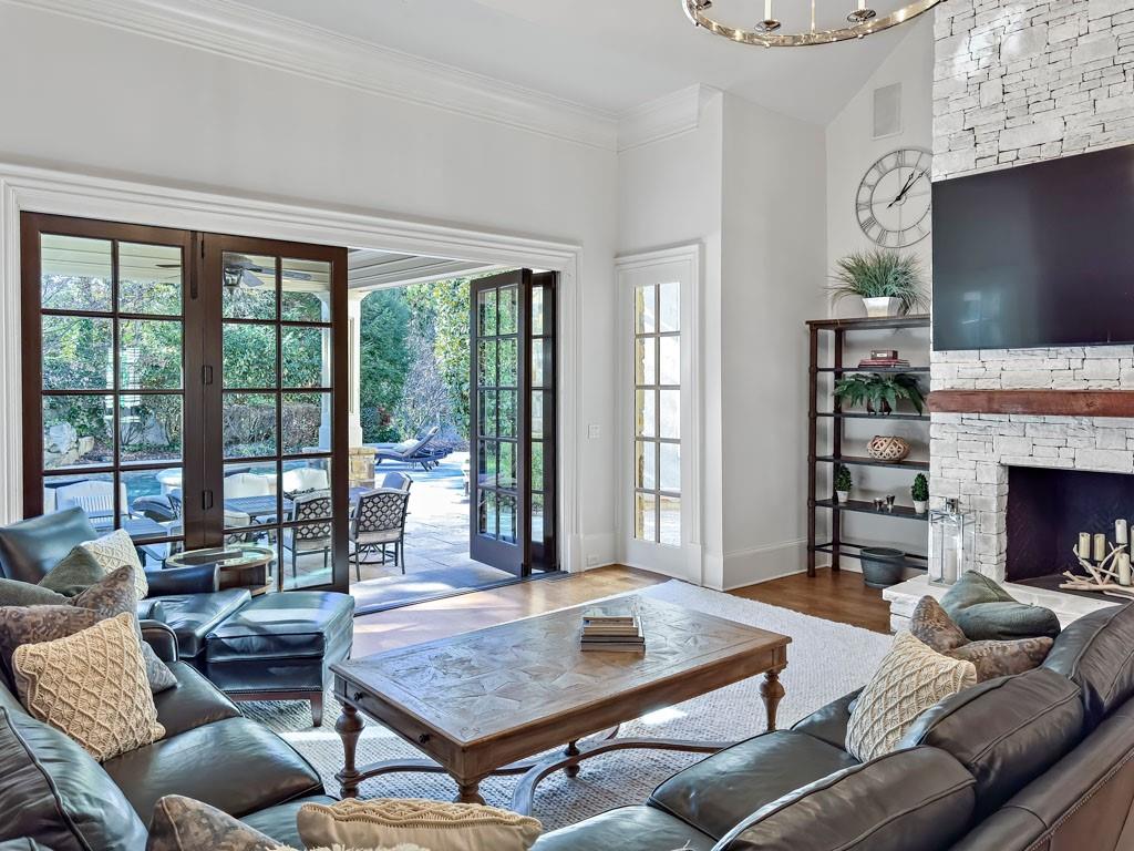 3594 Tuxedo Court NW