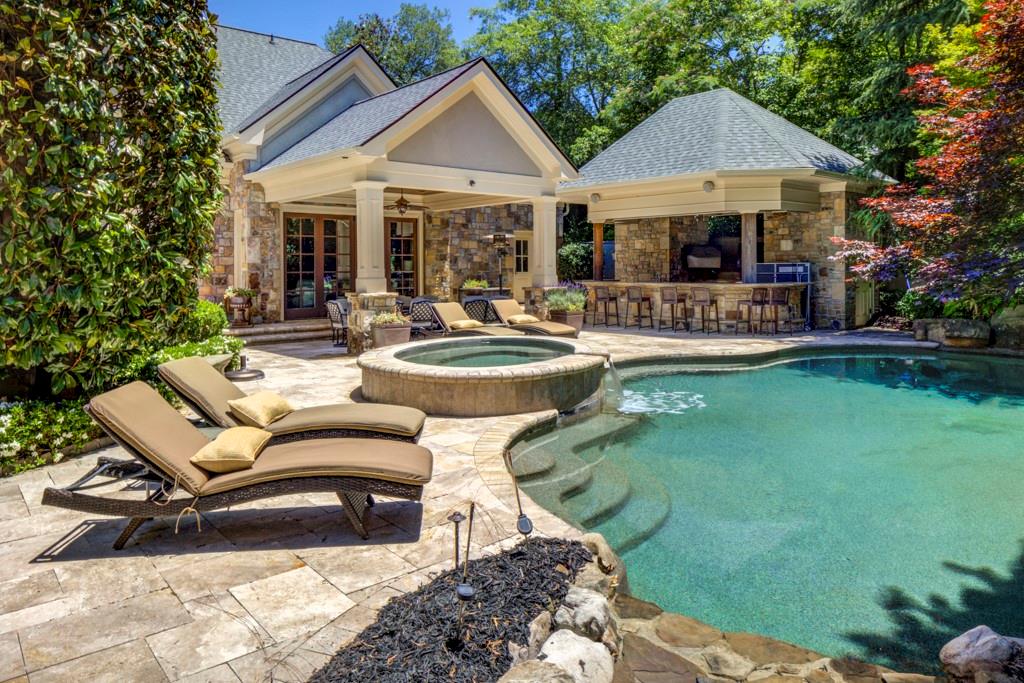 3594 Tuxedo Court NW