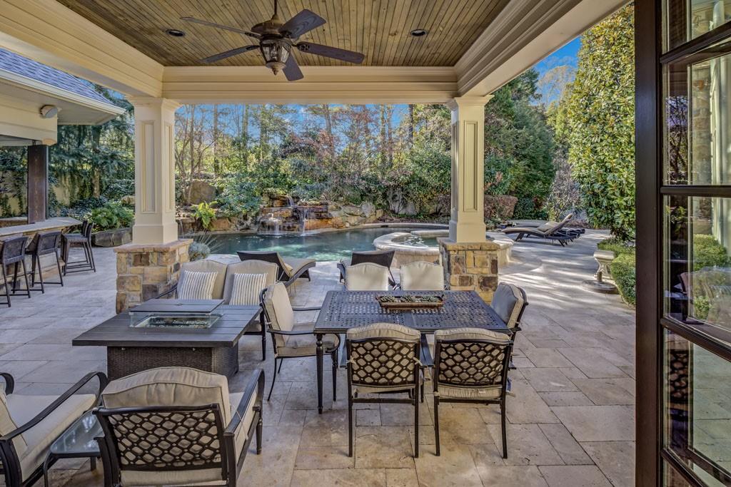 3594 Tuxedo Court NW