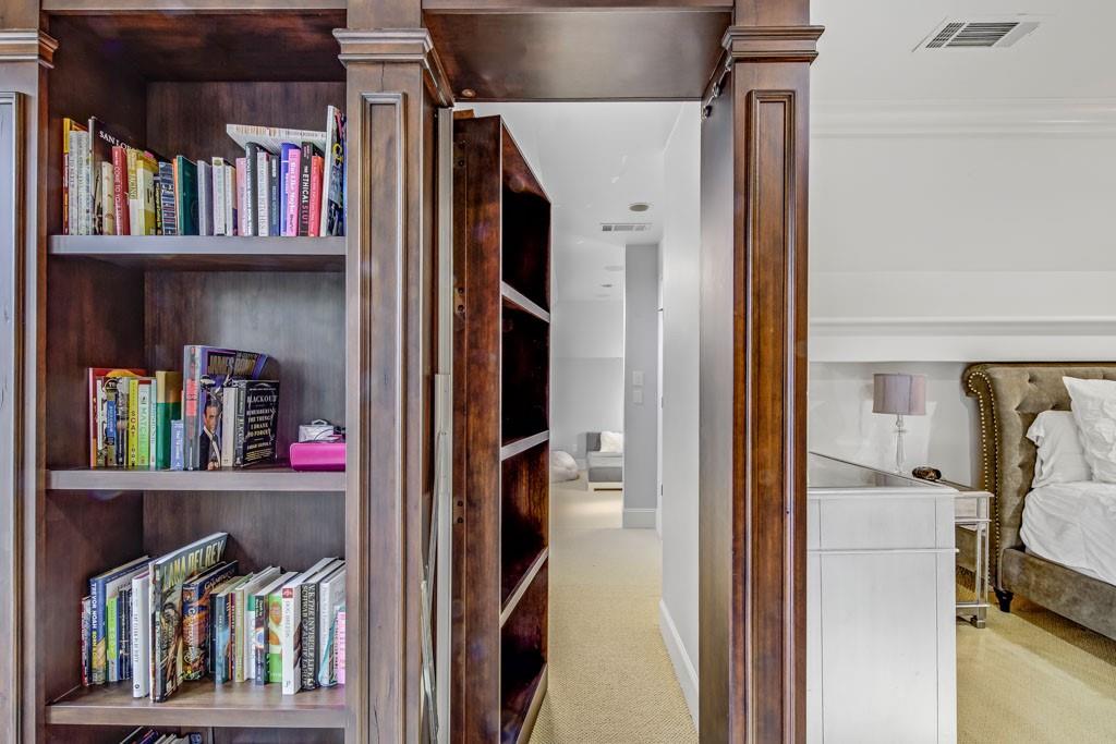 3594 Tuxedo Court NW