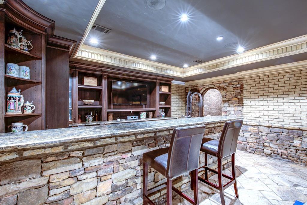 3594 Tuxedo Court NW