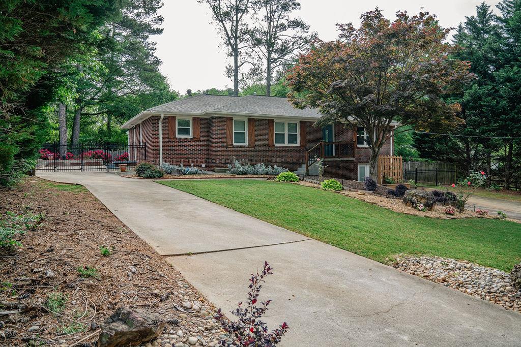 2331 Robin Lane SE