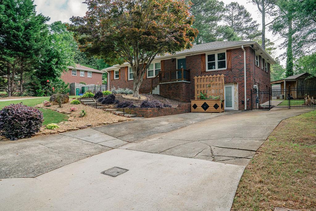 2331 Robin Lane SE