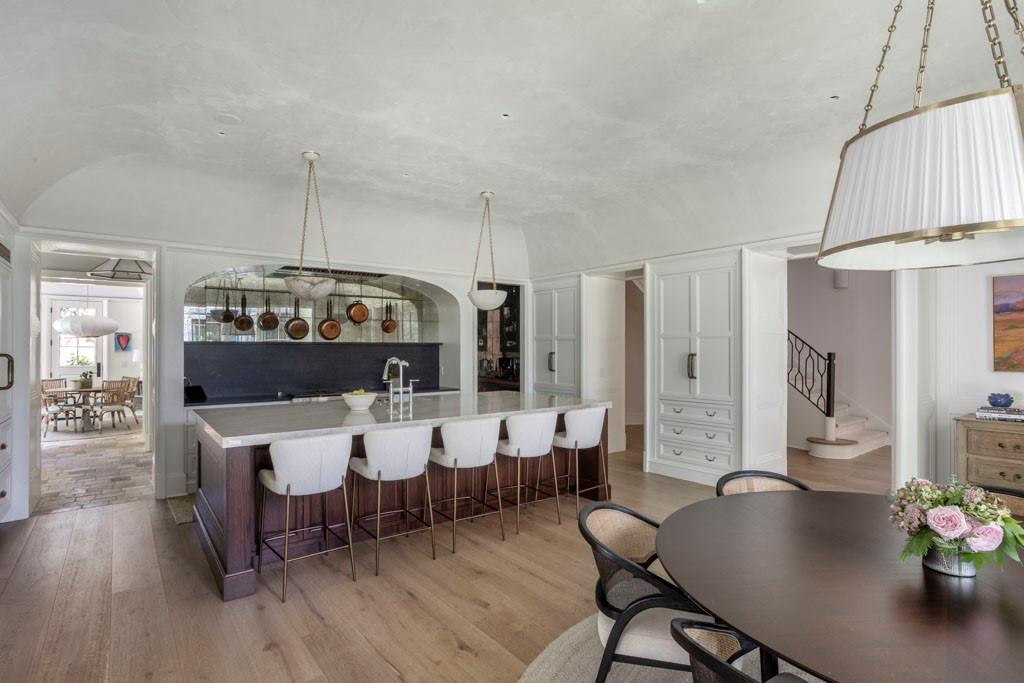 365 King Road NW