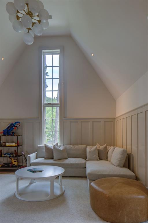 365 King Road NW