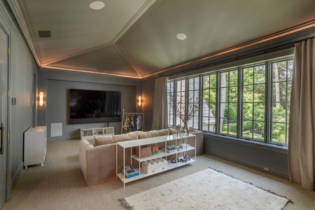 365 King Road NW