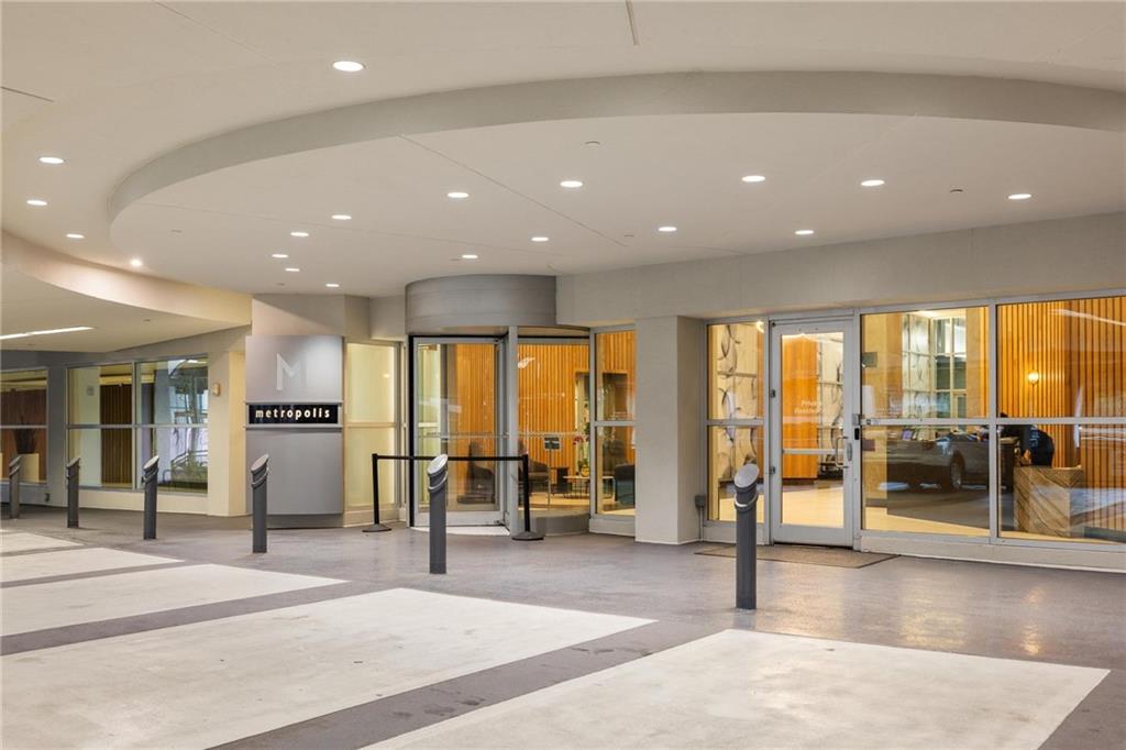 923 Peachtree Street NE Unit 1238