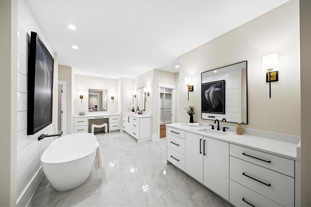 6175 River Shore Parkway