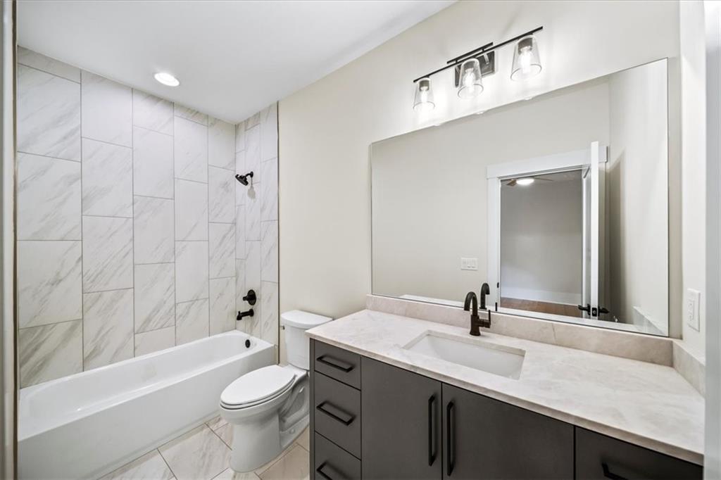 6175 River Shore Parkway