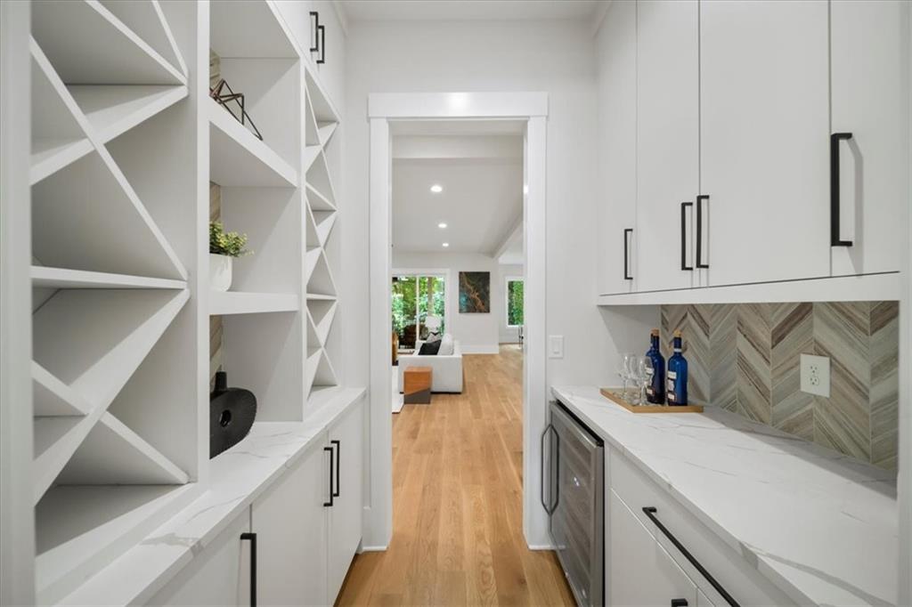 6175 River Shore Parkway