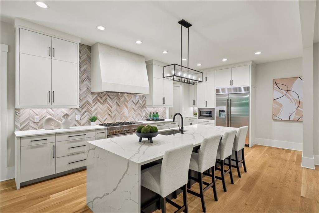 6175 River Shore Parkway