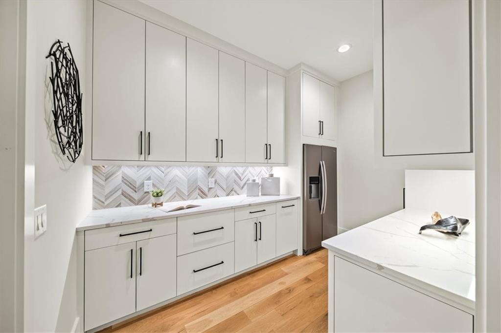 6175 River Shore Parkway