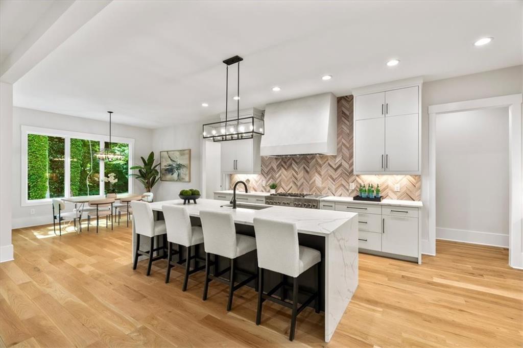 6175 River Shore Parkway