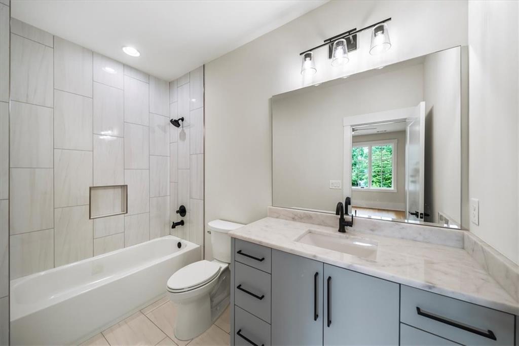 6175 River Shore Parkway