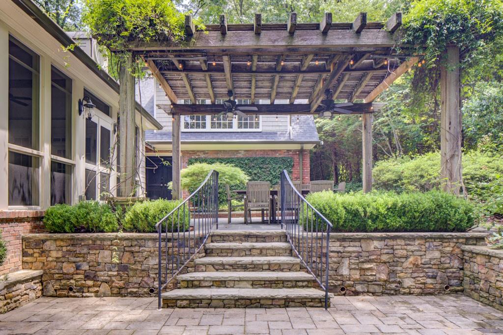 366 Blackland Road NW