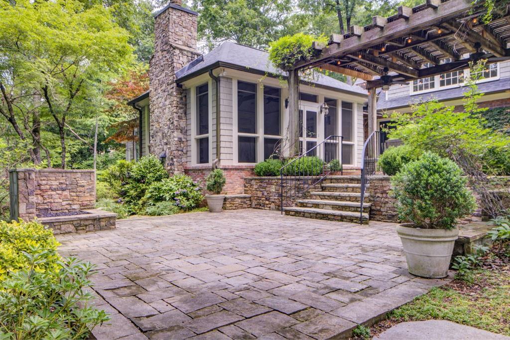 366 Blackland Road NW