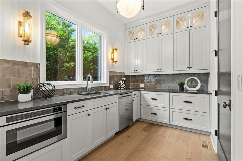 2461 Fernleaf Court NW