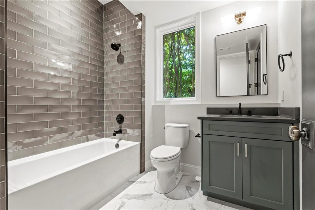 2461 Fernleaf Court NW