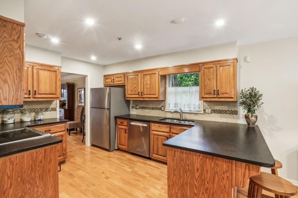 1386 Sheffield Glen Way NE
