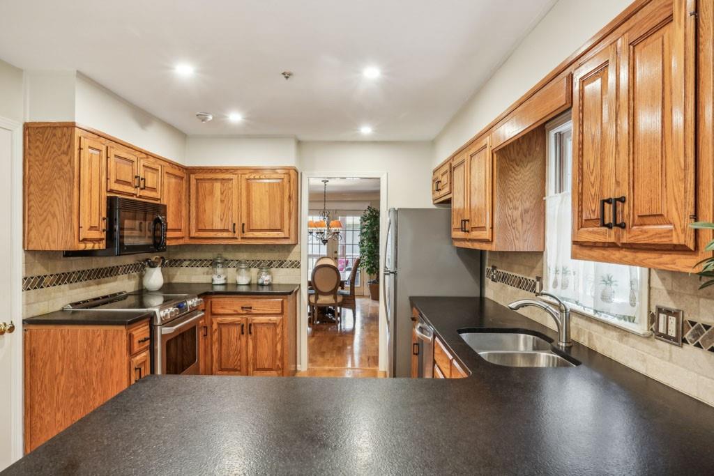 1386 Sheffield Glen Way NE