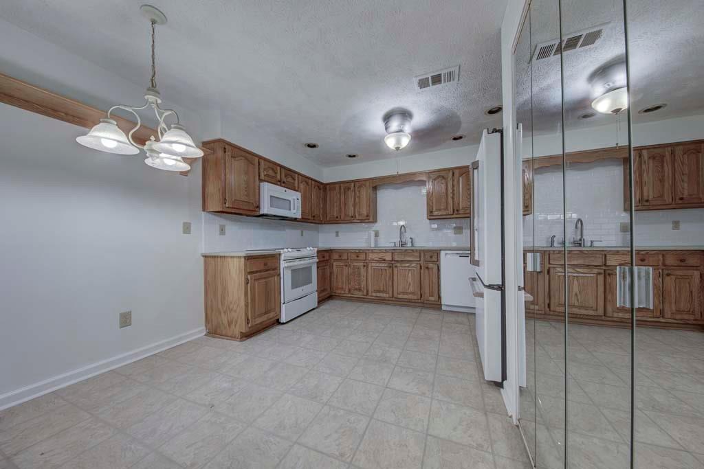 166 Maribeau Square NW