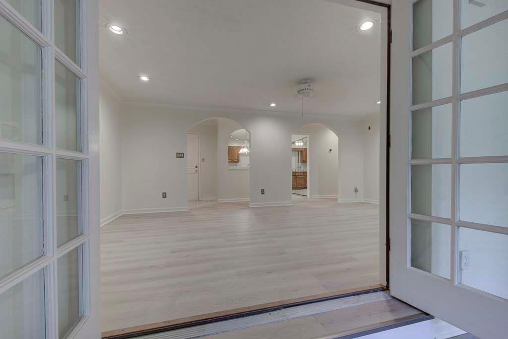 166 Maribeau Square NW